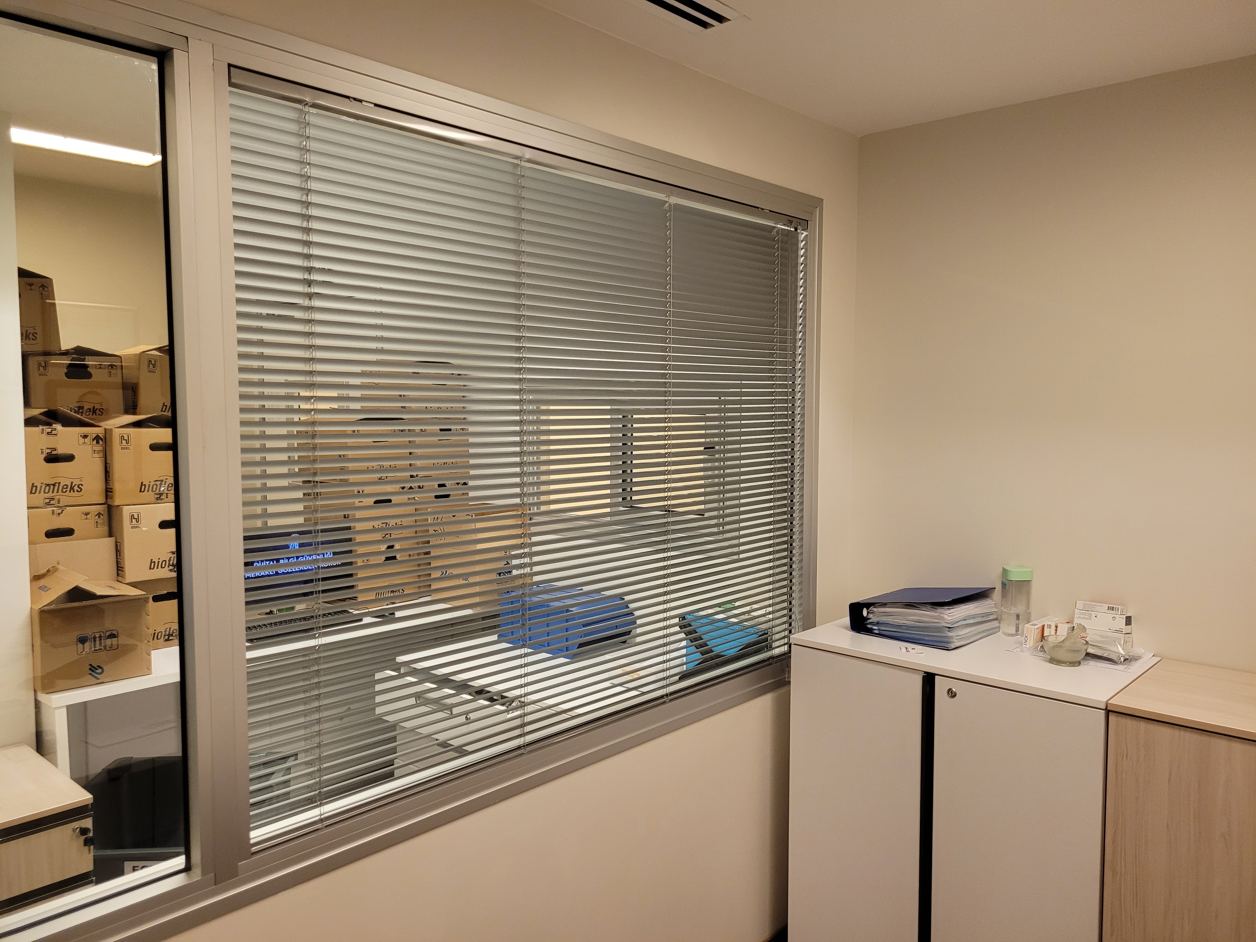 ستائر ألمنيوم عمودية - الصورة 16