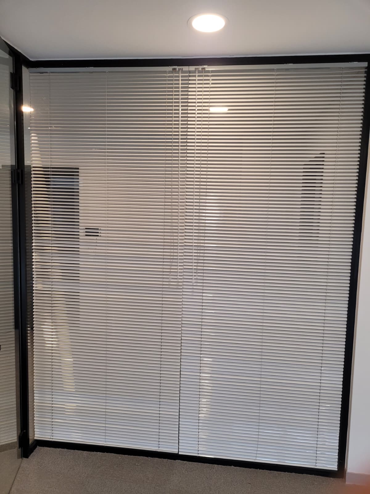 ستائر ألمنيوم عمودية - الصورة 21