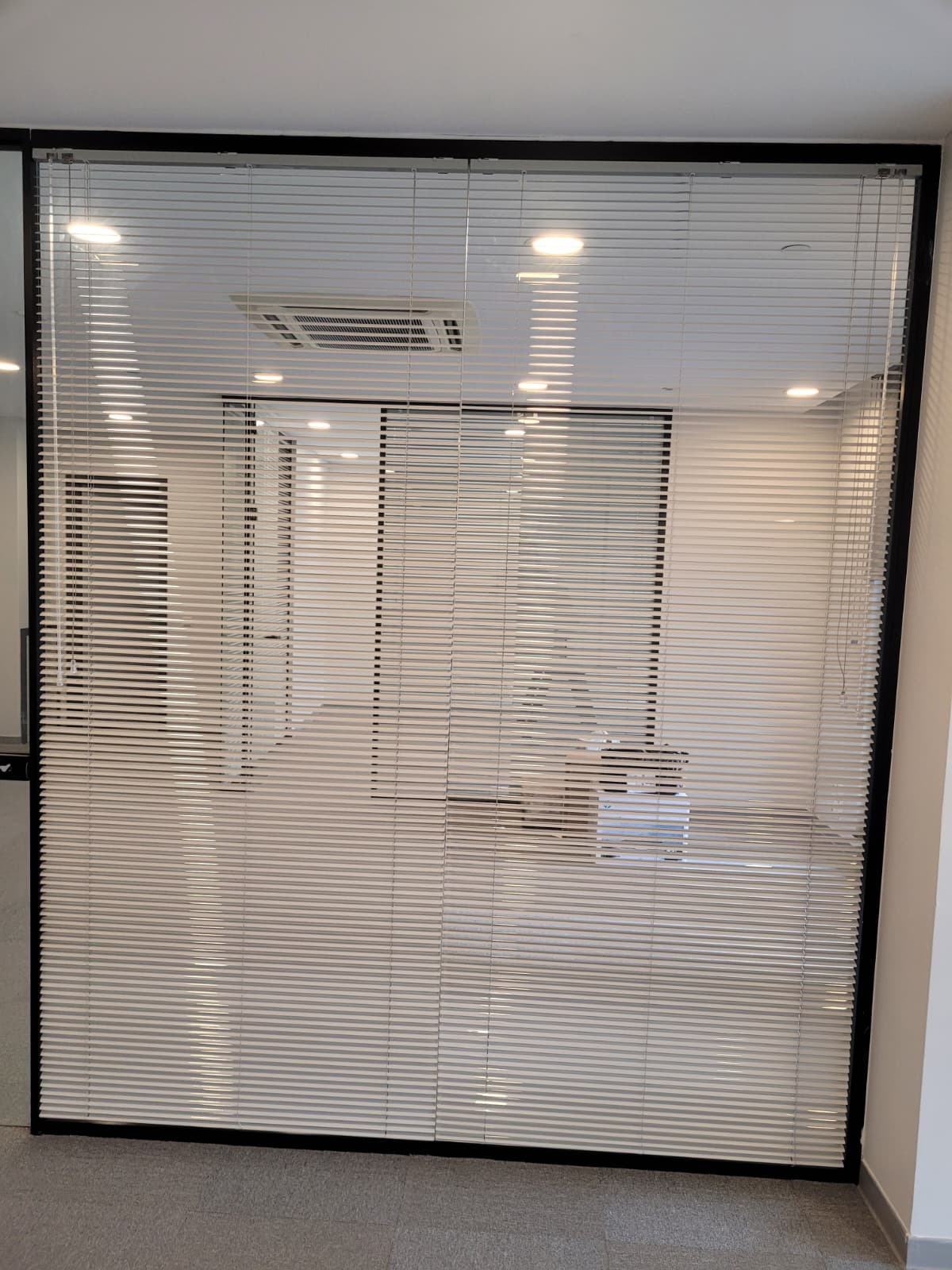 ستائر ألمنيوم عمودية - الصورة 22