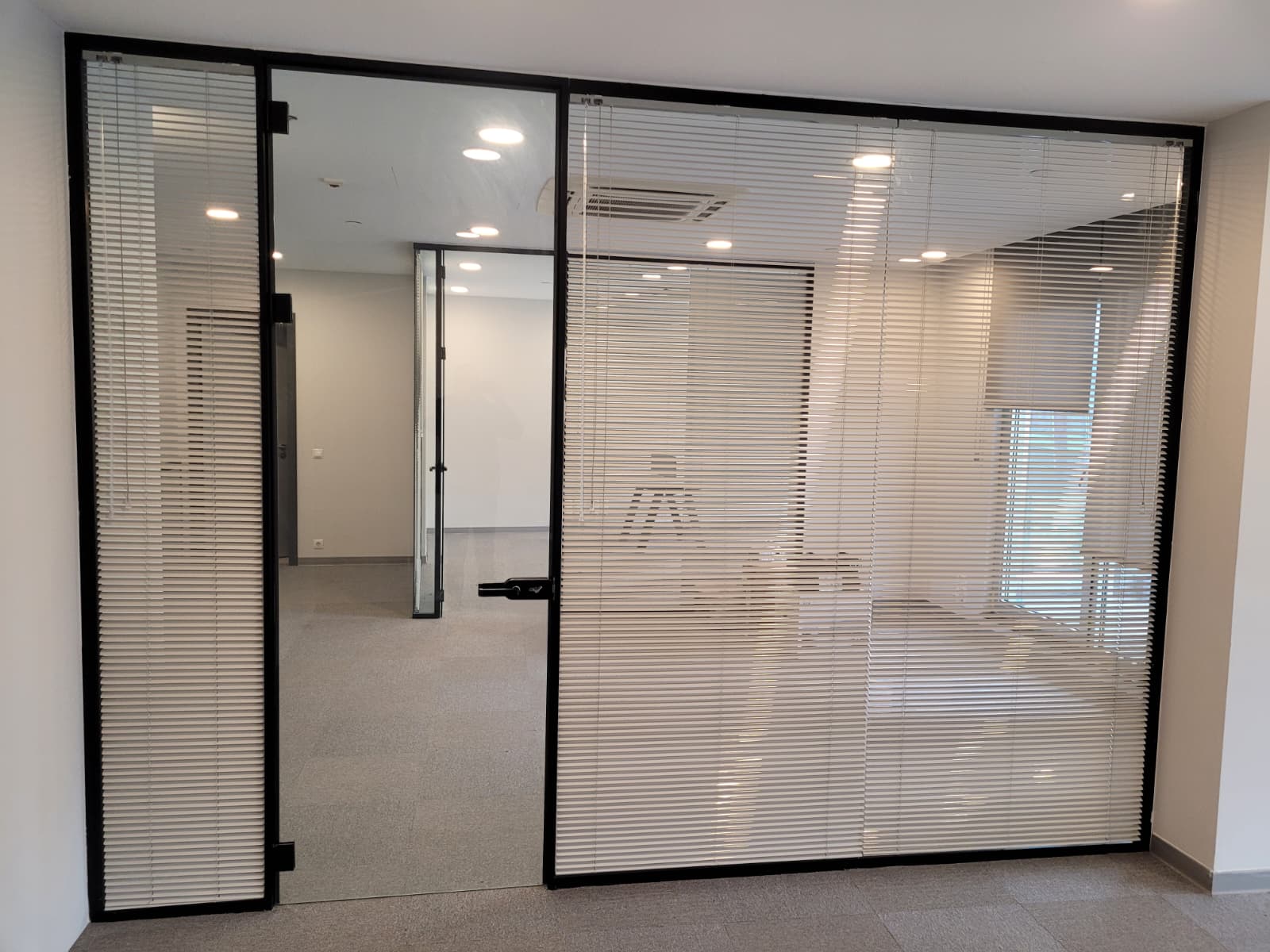 ستائر ألمنيوم عمودية - الصورة 23