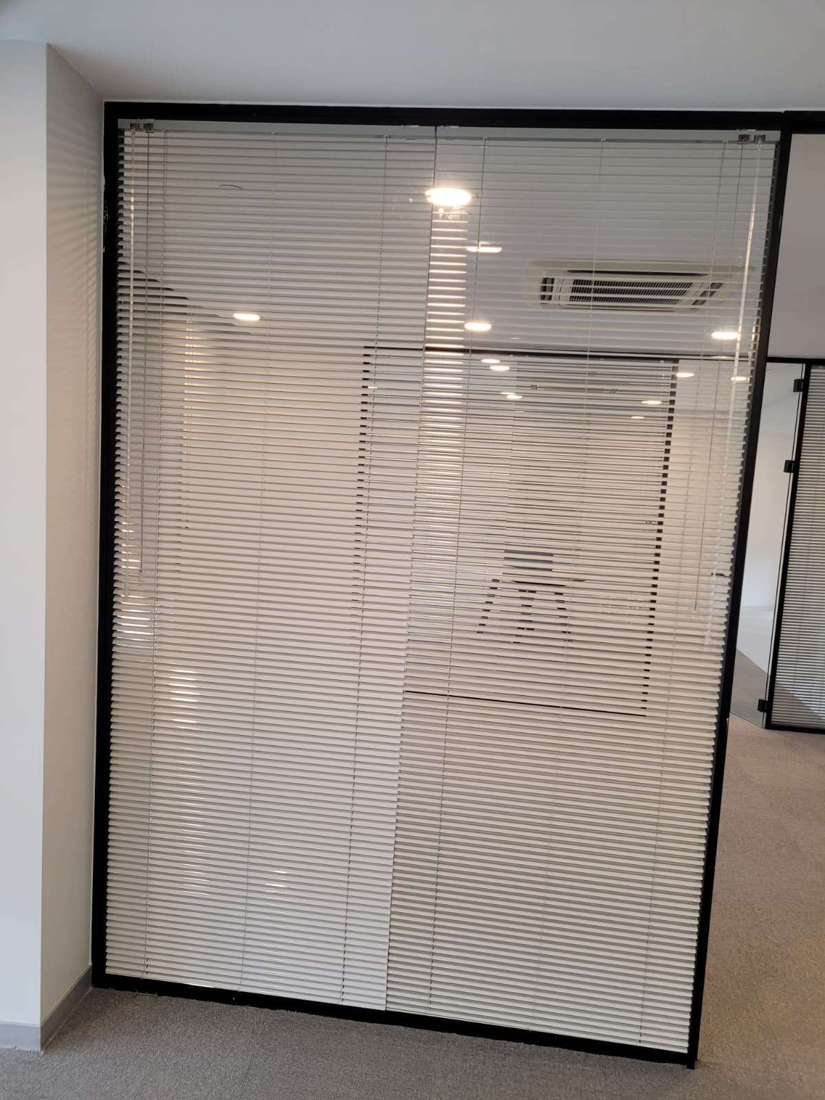 ستائر ألمنيوم عمودية - الصورة 24